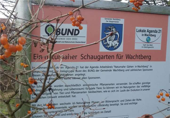 Das Hinweisschild am Schaugarten.Fotos: Birte Kümpel