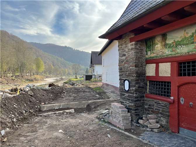 Im Ahrdorf Hönningen werden die Segel in Richtung Zukunft gesetzt Das Hönninger Ahrufer Anfang November.