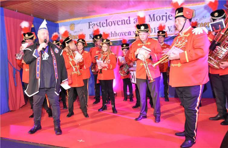 Das Husarencorps aus Dom-Esch eröffnete die Sitzung.