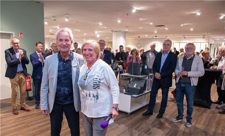 „Ein Stückchen Heimat ist zurück“ Das Inhaber-Ehepaar Norbert und Martina Wittenberg freut sich über die erfolgreiche Wiedereröffnung des Kaufhaus Moses in Bad Neuenahr. Fotos: JOST