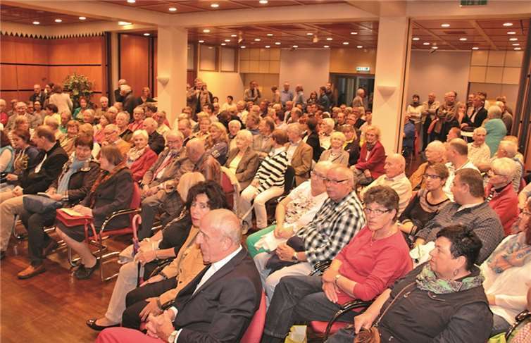 Das Interesse vonseiten der Einwohner war sehr groß - die Plätze im großen Sitzungssaal des Rathauses reichten nicht aus.