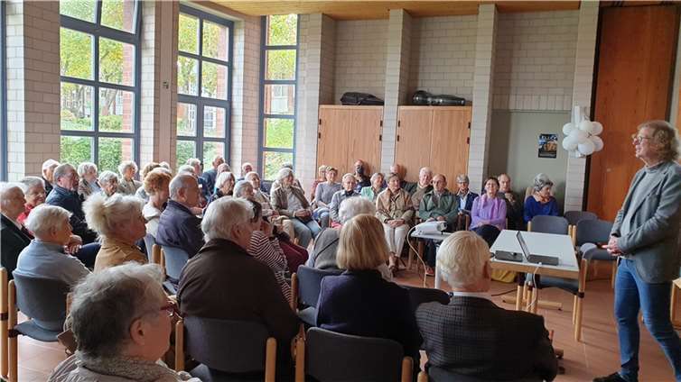 Das Interesse war außerordentlich groß, und die Besucher in der Friedenskirche lauschten gespannt den Erklärungen von Prof. Dr. Lukas Radbruch zum Thema „Hospiz – wie geht das?“. Fotos: privat
