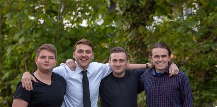 Das JUFO wird von Julius Kessler und Kevin Schwed geleitet und organisiert überparteiliche Debattenevents unter der Beteiligung von Nachwuchspolitikern an Schulen in ganz Deutschland. Foto: privat