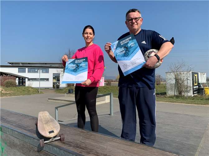 Das JUZ-Team mit Janine Müller und Dieter Schmitz freut sich auf zahlreiche Teilnehmer beim „Fitness Day“ am 8. April.  Foto: JUZ
