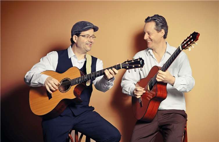 Das „Jazando Guitar Duo“ verbindet Klassik mit Jazz.  Foto: Christoph Edelhoff