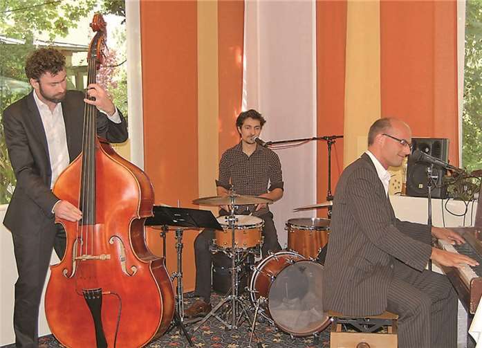 Das Jens-Wimmers-Trio begeisterte mit heißen Rhythmen. FA