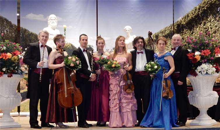 Das Johann-Strauß-Ensemble Köln vermag sein Publikum akustisch wie optisch in die goldene Wiener Epoche zu versetzen. privat