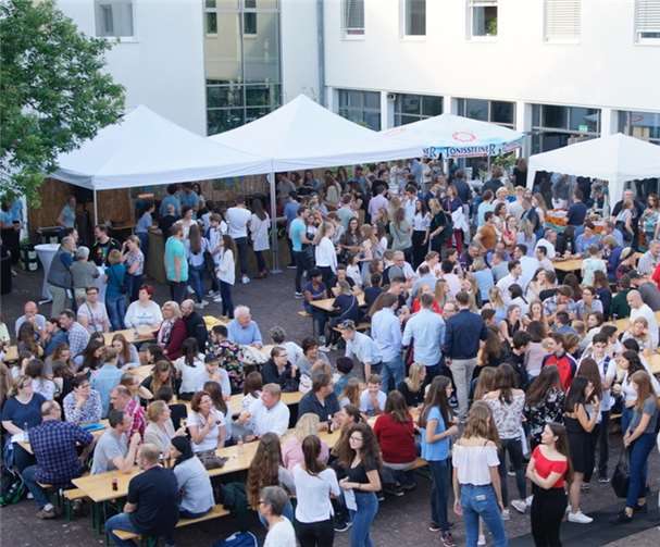 Kennenlernnachmittag und Johannisfest am Are-Gymnasium Das Johannisfest war gut besucht.