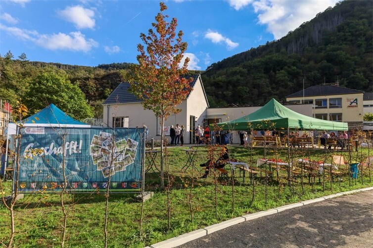 Das Jugendbüro zählt zu den ersten vollständig realisierten Hochbauprojekten der Verbandsgemeinde Altenahr nach der Flutkatastrophe. 