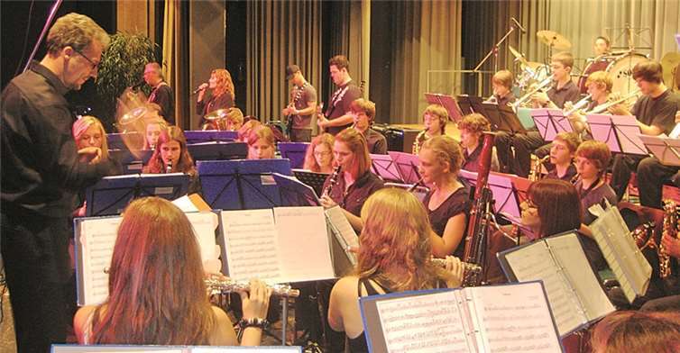 Das Jugendorchester Andernach und die Rockband SixPack spielen in diesem Jahr „Rock around the World“.Privat