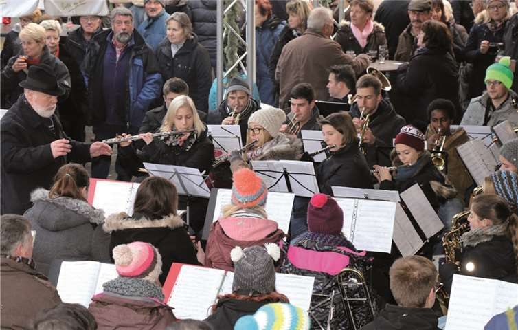 Das Jugendorchester unter Leitung von Hans Pohl spielte weihnachtliche Weisen.