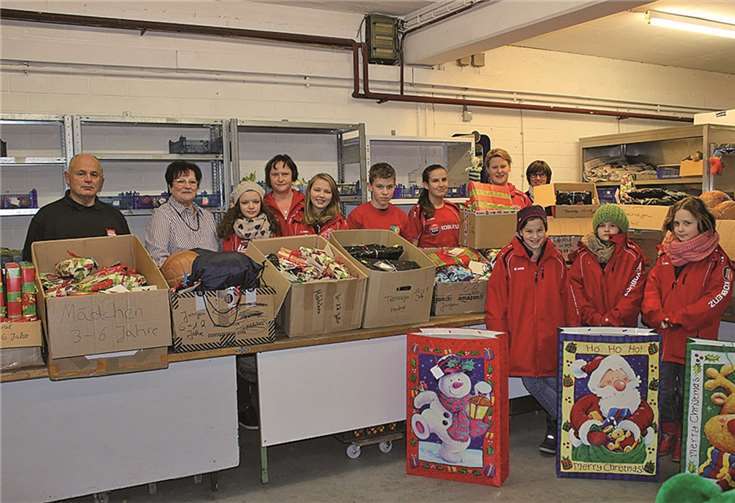 Das Jugendrotkreuz bei der Cochemer Tafel. privat