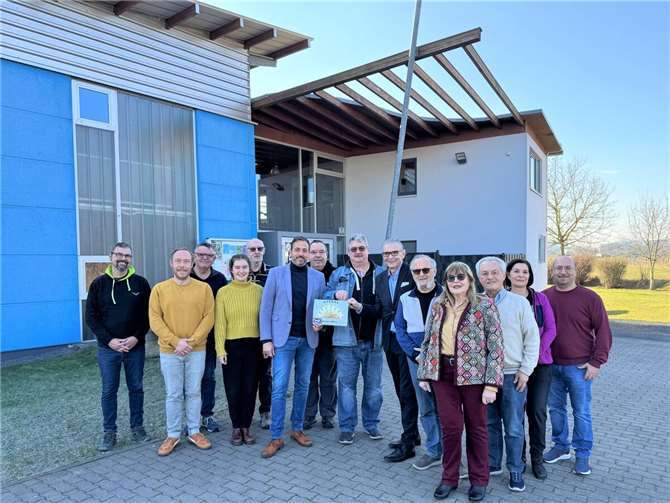 Das Jugendzentrum Andernach kann sich über eine großzügige Spende der Projektgruppe der Ehrenamtsinitiative „Häcker 60Plus“ freuen.  Foto: Stadtverwaltung Andernach / Elline Köckritz