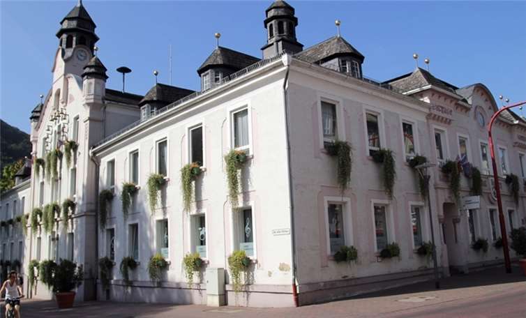 Das Jugendzentrum ist im alten Rathaus von Bad Ems zu finden – die Palmen vom Brunnen gegenüber machen aber gerade Winterpause im Bauhof. WW/Willi Willig