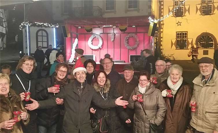 Das KKK auf dem Marktplatz in Linz mit Bruce Kapusta.