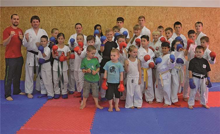 Das KSC Karate Team mit den Gästen aus Gummersbach. privat