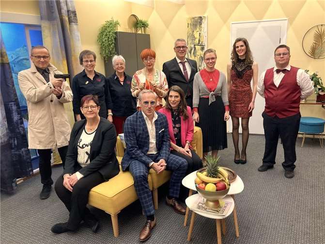 Das Kaifenheimer Theaterensemble begeistert in diesem Jahr mit einer Kriminalkomödie von Enrico Maurer.  Fotos: TE