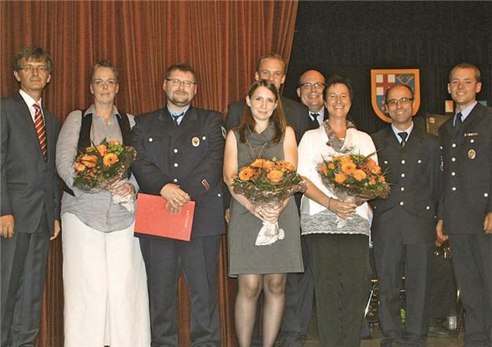 Das Karussell der Führungsposten vom stellvertretenden Wehrleiter über die Linzer Wehrführung bis hin zum stellvertretenden Wehrführer von Dattenberg drehten am Samstag beim Verbandsgemeinde-Feuerwehrtag in Sankt Katharinen der Chef der Wehr, Hans-Günter Fischer (l.), und Wehrleiter Thomas Nelles (r.).DL