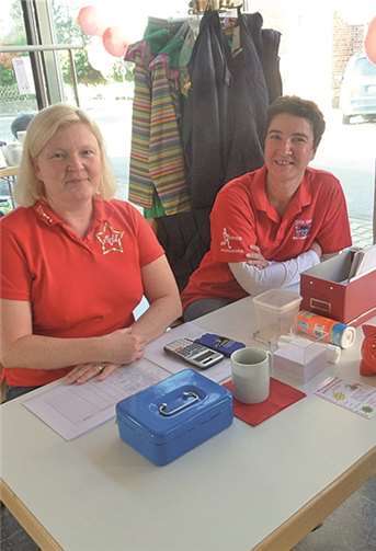Das Kassenteam Ursel und Agnes war zufrieden.