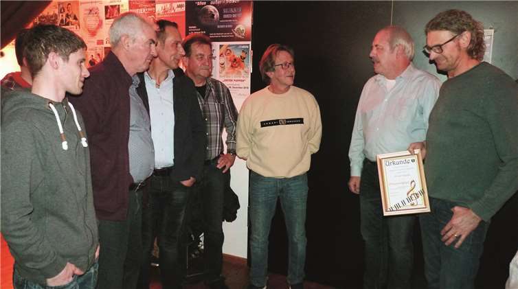 Das Kellbach Trio ernannte Ernst Adams offiziellzum Ehrenmitglied.