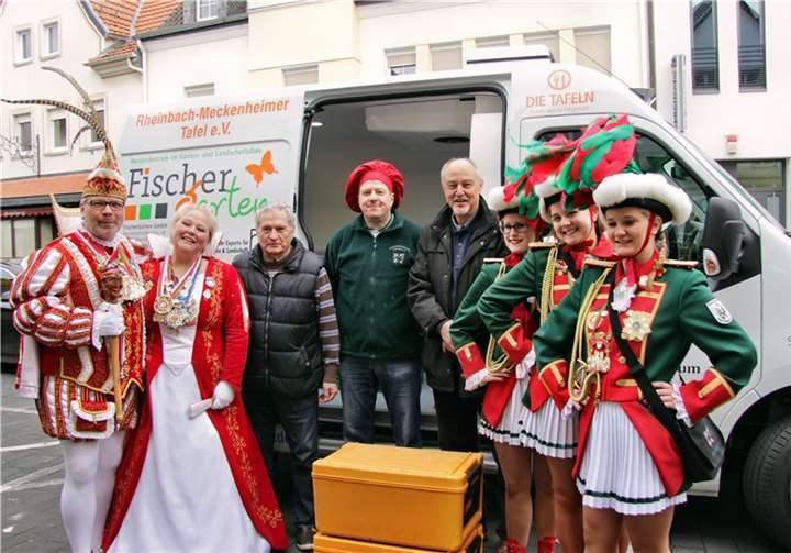 Das Kernstadtprinzenpaar Heiko I. und Sandra I. spendeten der Rheinbach-Meckenheimer Tafel einen Teil der Erbsensuppe.