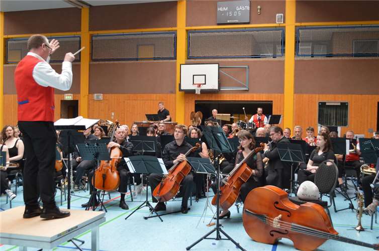Ein unvergesslicher Nachmittag voller Musik Das Kinder- und Jugendkonzert 2025 war nicht nur ein musikalisches Highlight, sondern auch ein Zeichen für den Gemeinschaftssinn und den Zusammenhalt in Remagen und seinen Orchestern. Fotos: AB