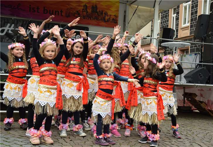 Das Kinderballett der Prinzengarde ließ mit Baströckchen und Blumenkränzen Südseestimmung aufkommen. Fotos:UBU