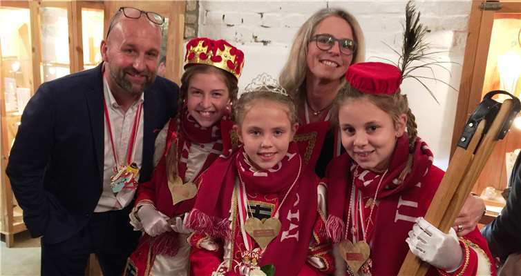 Das Kinderdreigestirn mit Ralph und Sandra Retterath. privat