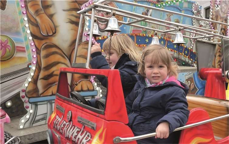 Das Kinderkarussell stand am verkaufsoffenen Sonntag in Mendig bei den Kindern hoch im Kurs.