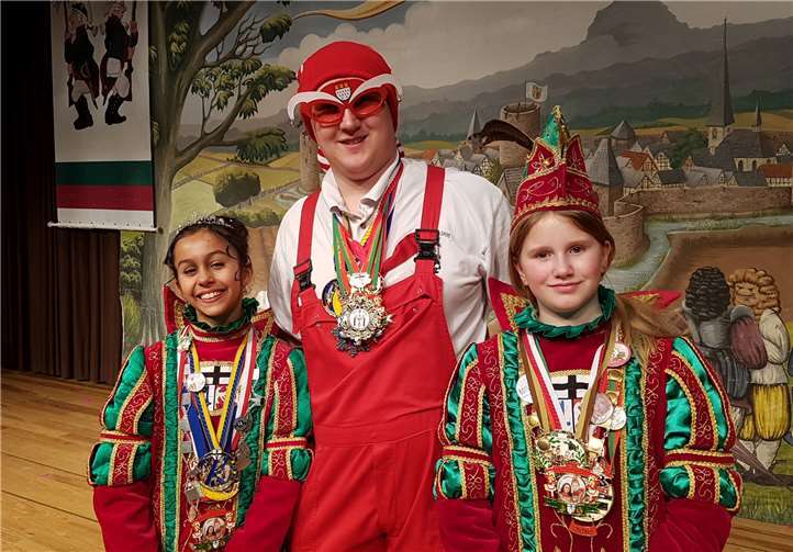 Das Kinderprinzenpaar Emma I. und Amra I. traf die Auswahl für die Kostümprämierung.