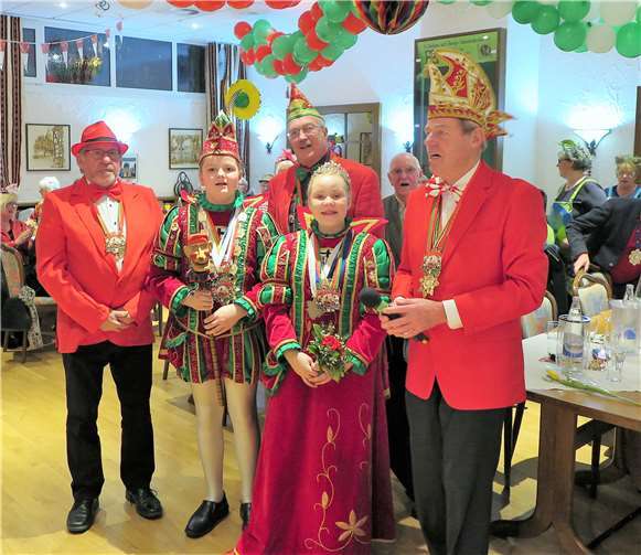 Das Kinderprinzenpaar Tim I. und Hannah I. der Kernstadt Rheinbach wurde mit großem Applaus empfangen.