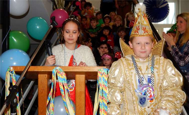 Das Kinderprinzenpaar bei ihrer Antrittsrede.
