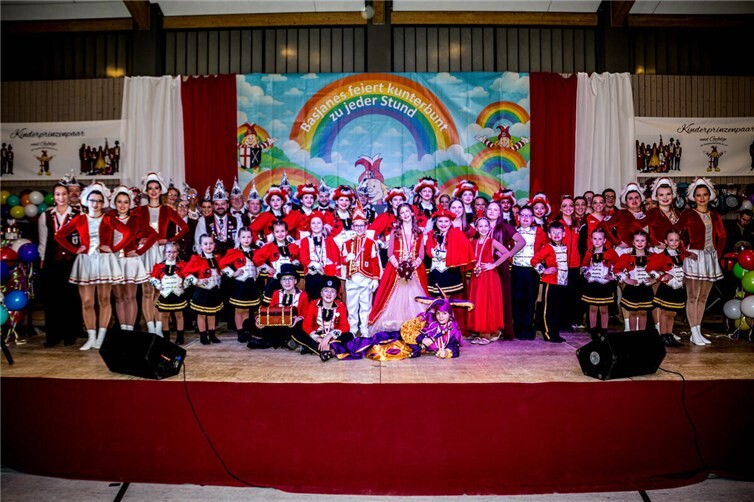 Das Kinderprinzenpaar erobert die Bühne von St. Sebastian.