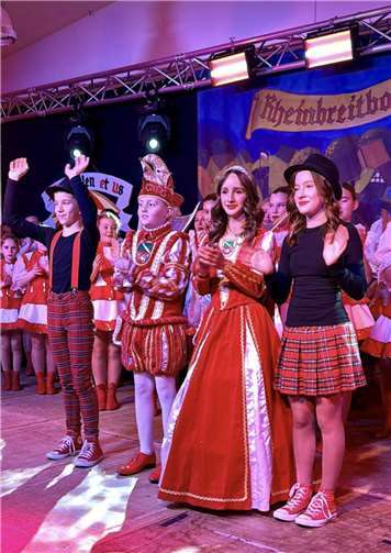 Das Kinderprinzenpaar mit ihren Pagen.