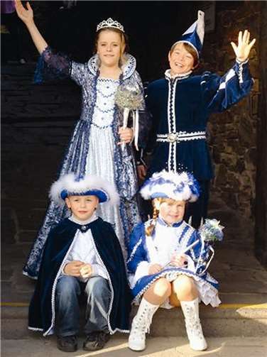 Das Kinderprinzenpaar von Löf stellt sich vor.Privat