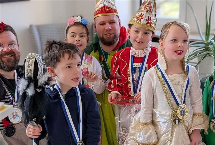 Das Kinderprinzenpaar zu Gast im Bendorfer Rathaus.  Foto: JA