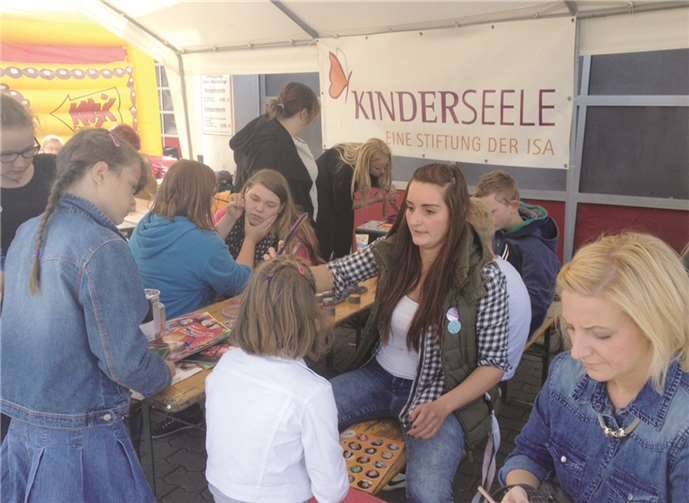 Das Kinderschminken erfreute sich besonderer Beliebtheit beim Toyota Familienfest.