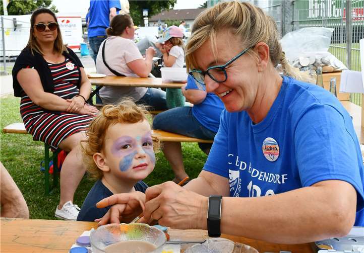 Das Kinderschminken stand bei den Klein(st)en hoch im Kurs.