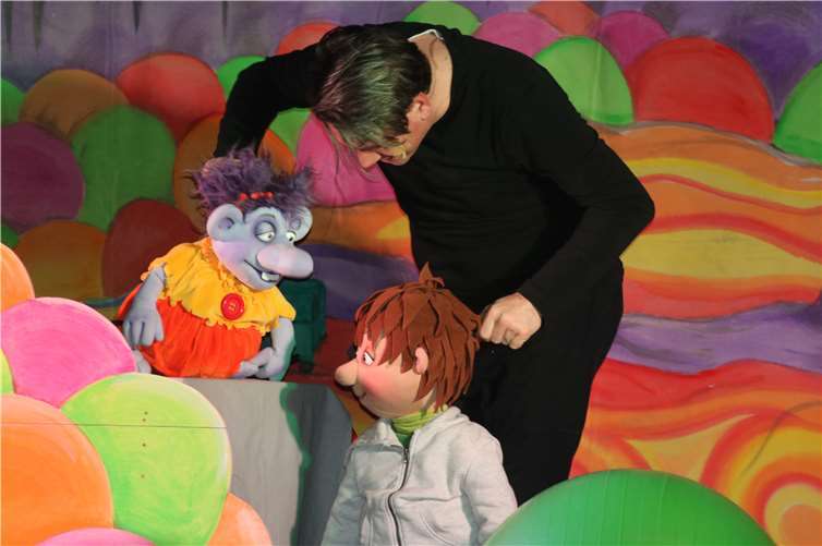 Das Kindertheater der Freien Bühne Neuwied präsentierte die ihr neues Stück „Herr Grün, Jimmy und das Geheimnis der Zaubertrolle“.