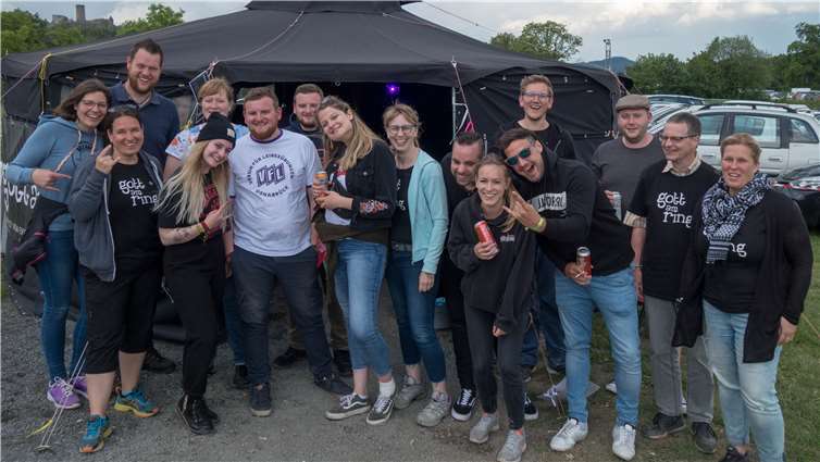 Das Kirchenzelt bietet während des Festivals „Rock am Ring“ Hilfe in unterschiedlichen Lebenslagen: vom Kaffee-Entzug bis zum seelsorgerischen Gespräch.Foto: Bistum Trier/Julia Fröder