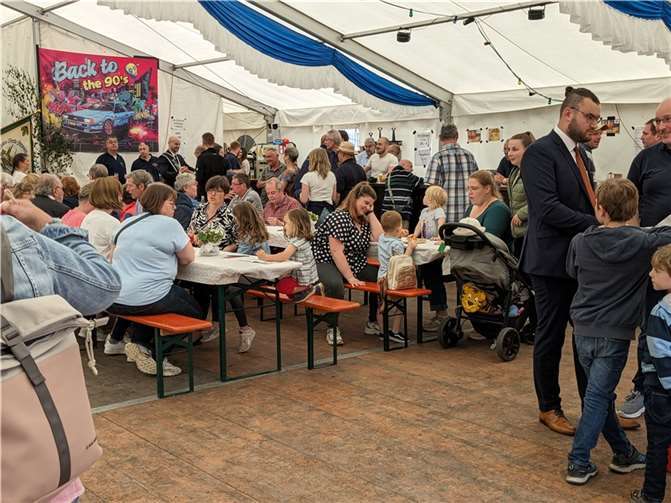 Das Kirmeszelt war gut besucht.