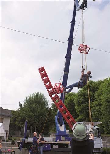 Das Kistenklettern war bei Groß und Klein sehr beliebt.