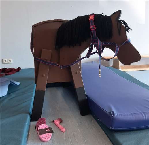 Das Kita-Pferd „Hobbit“ ist im Homeoffice entstanden. Foto: privat