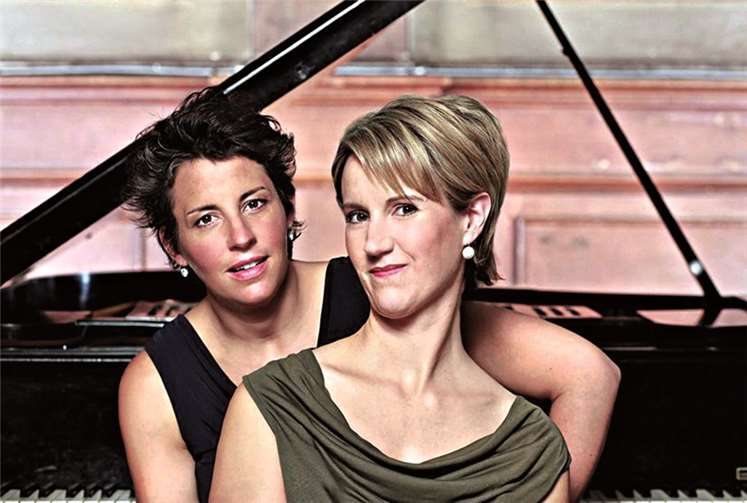 Das Klavierduo Mona & Rica Bard.© Uwe Arens, Berlin