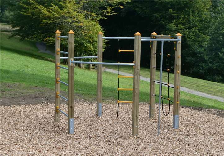 Das Klettergerät wurde auf dem Spielplatz aufgestellt. Fotos: privat