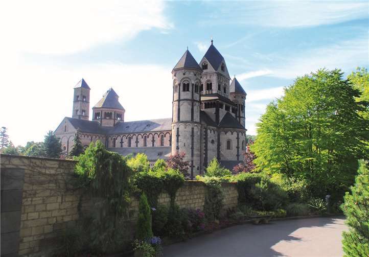 Das Kloster und der Laacher See ziehen viele Besucher an. Foto: privat