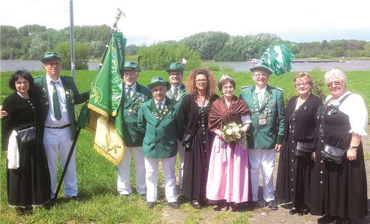 Das Koberner Kaiserpaar Hans und Hannelore Sturm nahmen mit einer Schützenabordnung am 58. Bundesköniginnentag des Bundes der Historischen Deutschen Schützenbruderschaften teil. privat