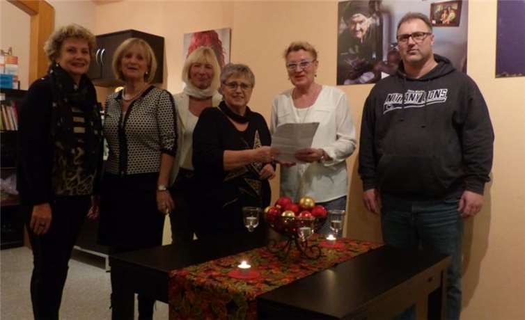 Das Koblenzer Frauenhaus nimmt die Spende entgegen. privat