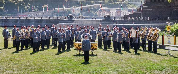 Das Koblenzer Heeresmusikkorps unter Leitung von Frau Oberstleutnant Alexandra Schütz-Knospe. Foto: Bundeswehr