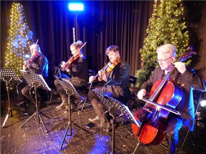 Das Kölner Rundfunk-Streichquartett sorgte für die die perfekte, vorweihnachtlich getragene Stimmung in der Laacher-See-Halle.
